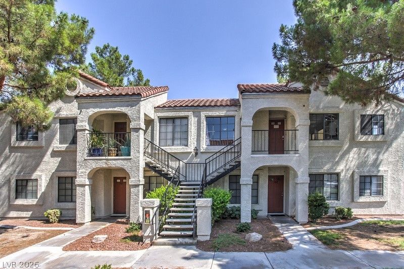 4707 Nara Vista Way 202 — photo 2