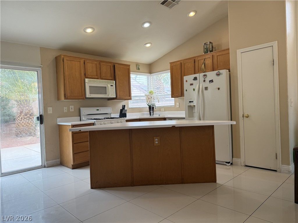 2610 Moon Wave Avenue — photo 4 of 14