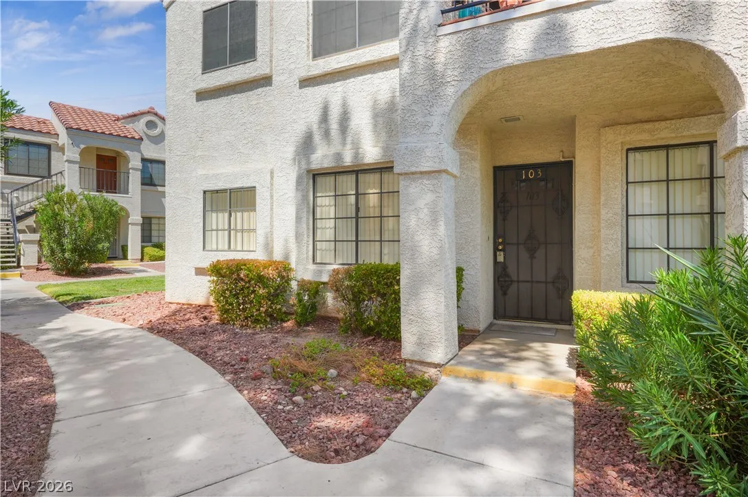 4712 Nara Vista Way 103 — photo 2