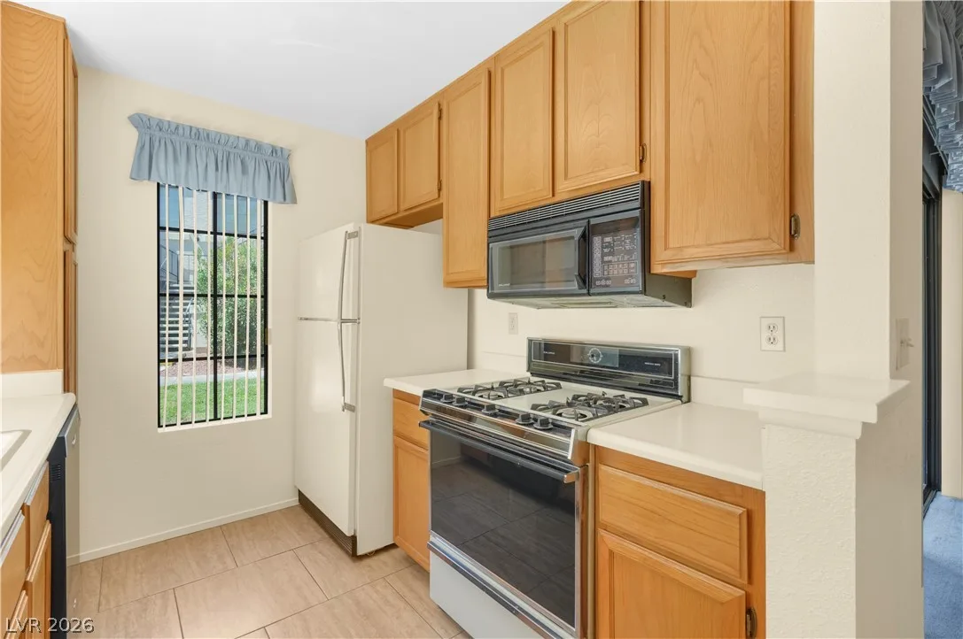 4712 Nara Vista Way 103 — photo 5