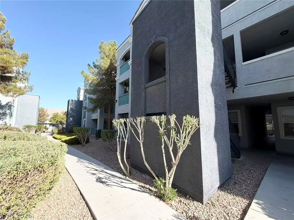 6955 North Durango Drive 1101 — photo 2