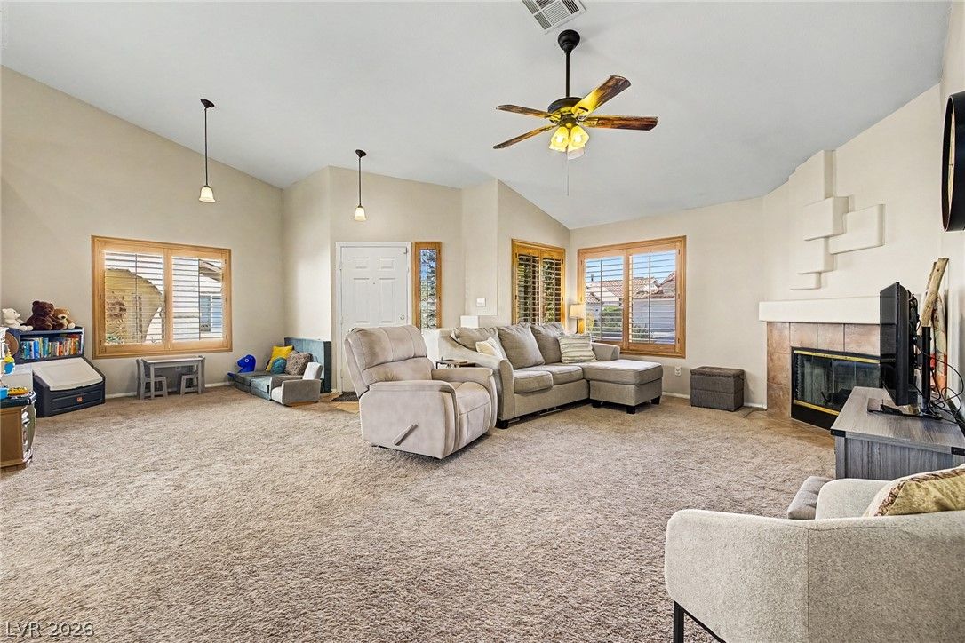 7632 Twisted Pine Avenue — photo 3