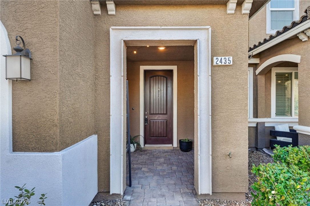 2435 Bellinzona Place — photo 3