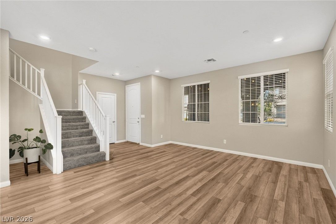 2435 Bellinzona Place — photo 5