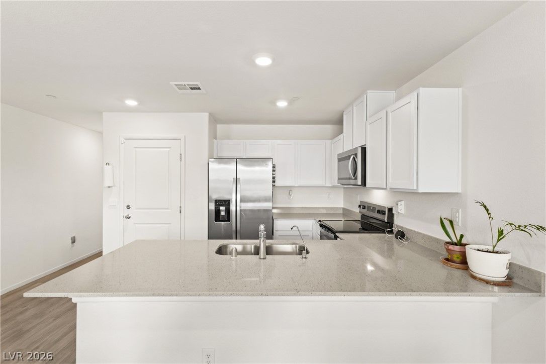 2554 Petunia Garden Avenue — photo 4