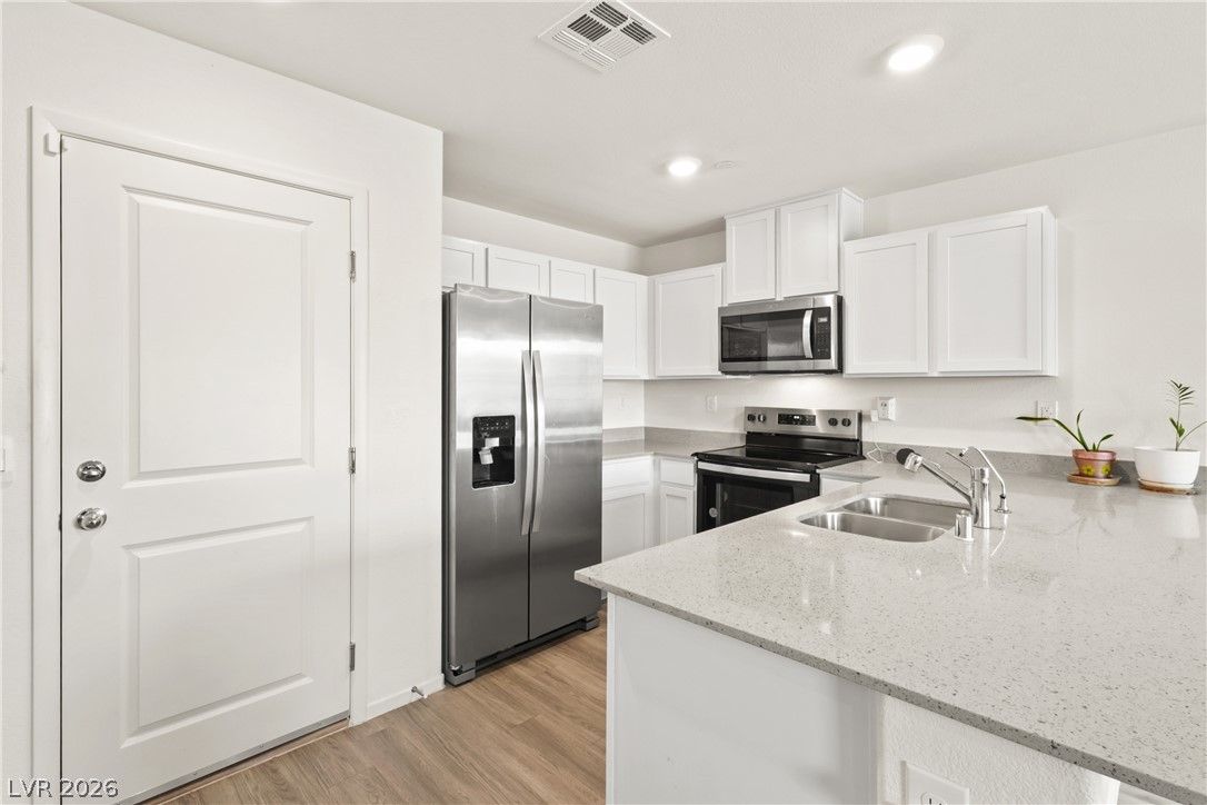 2554 Petunia Garden Avenue — photo 5