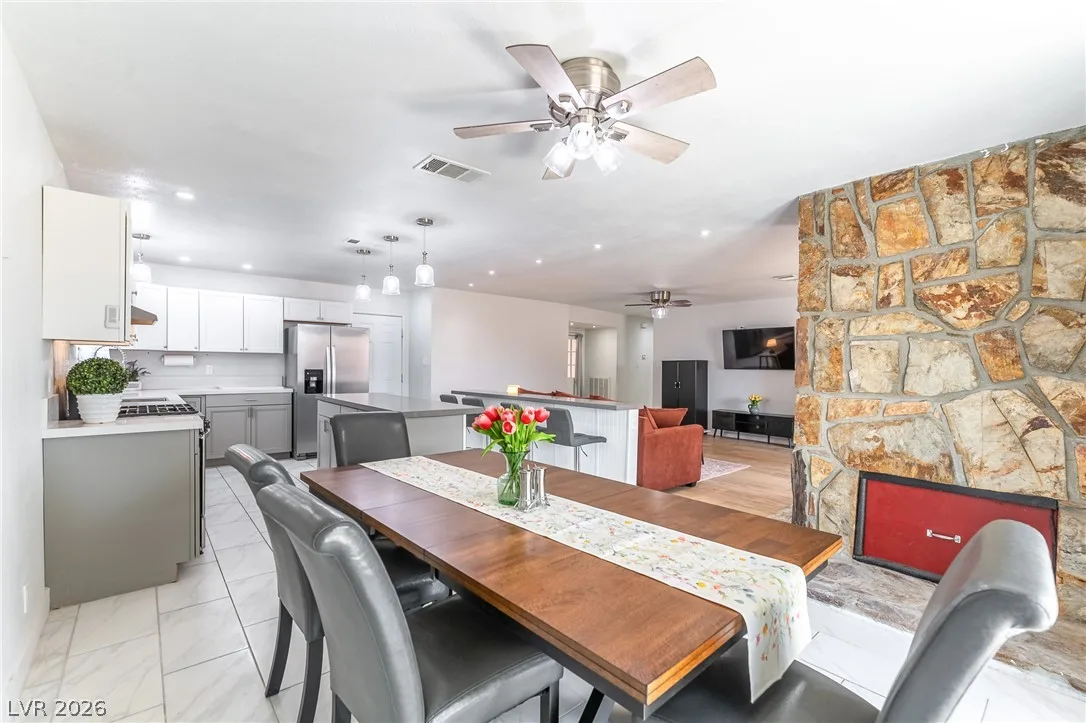105 South Cimarron Road — photo 5 of 28