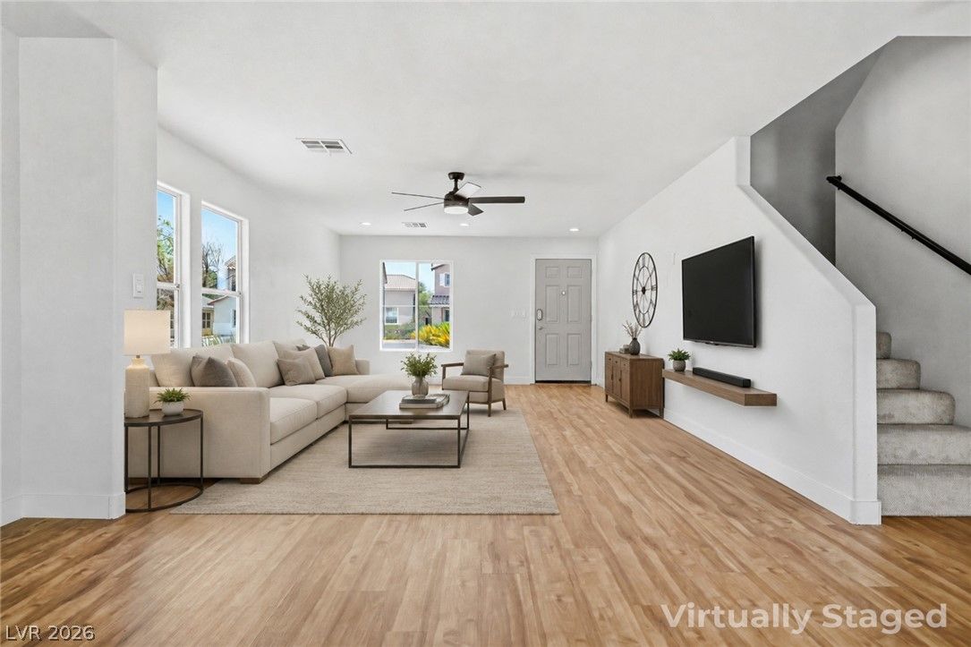 5044 Wild Buffalo Avenue — photo 2