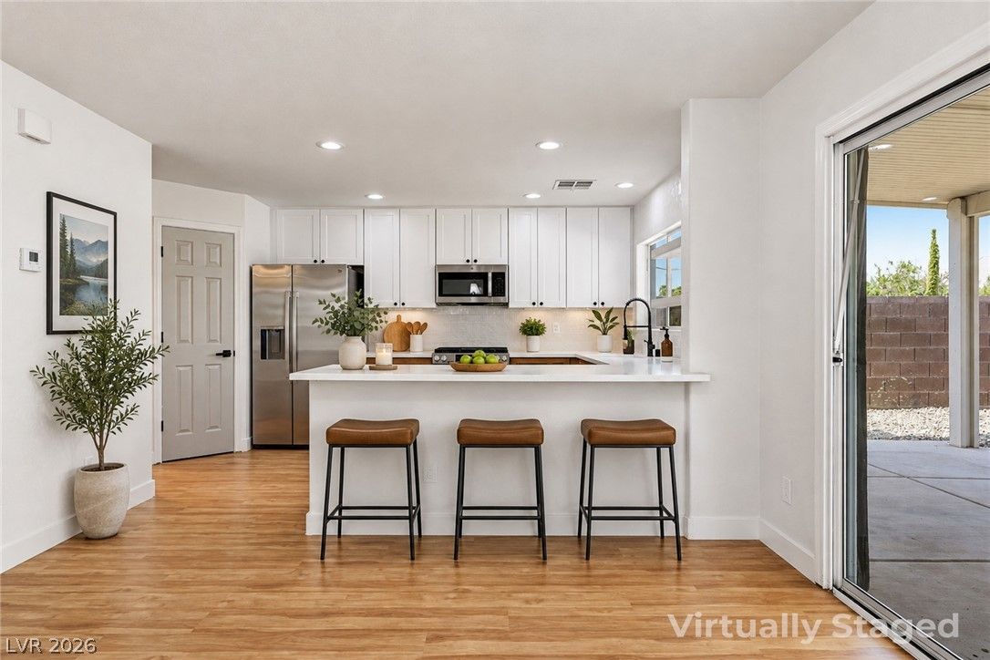 5044 Wild Buffalo Avenue — photo 4