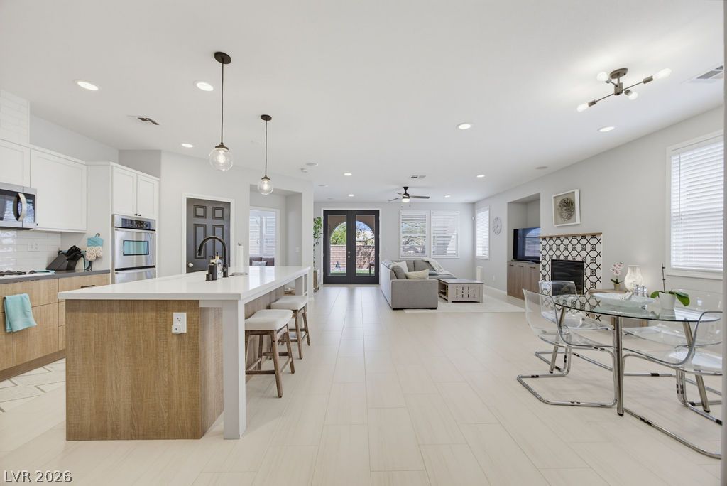 10016 Silver Cliff Street — photo 3