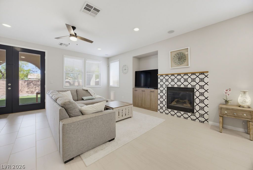 10016 Silver Cliff Street — photo 5