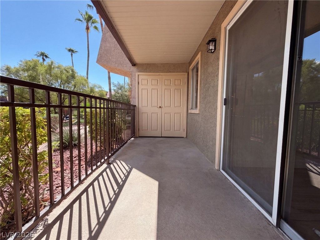 5098 River Glen Drive 215 — photo 5 of 17