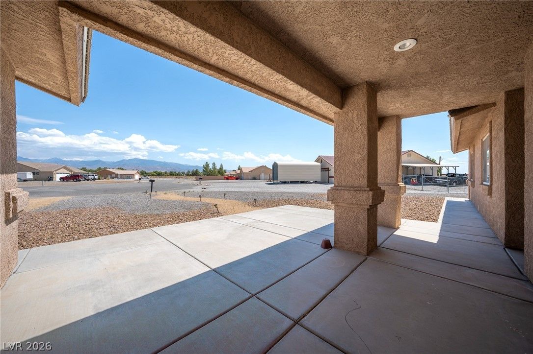 2121 West Labrador Court — photo 2
