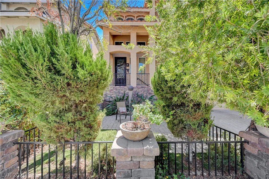 1161 Sax Fifth Avenue — photo 4