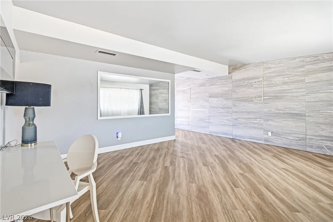 425 Vandalia Street — photo 5