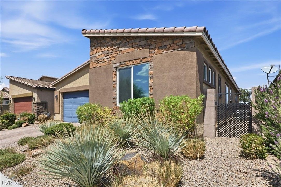 2128 Del Aqua Avenue — photo 3 of 32