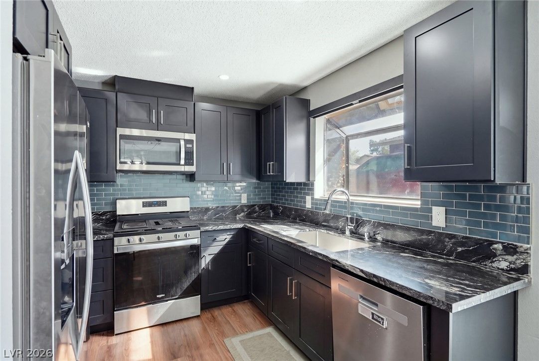 531 Chelsea Drive — photo 2