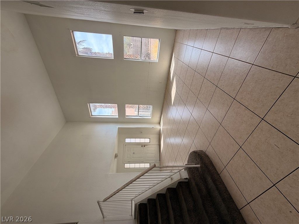 3301 Salmon Creek Drive — photo 5 of 41