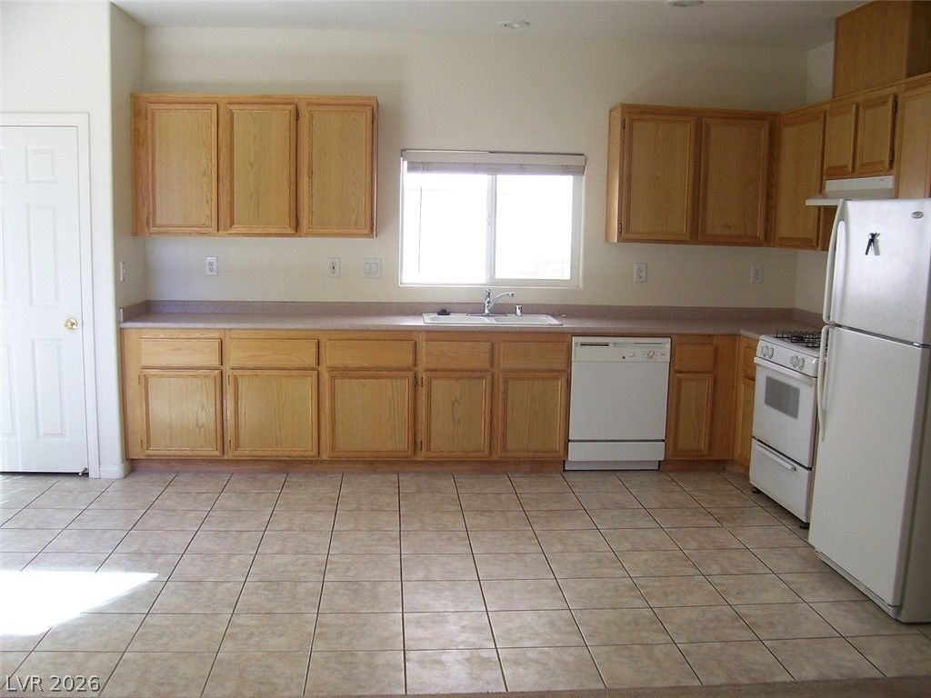 6539 Sunset Pines Street — photo 3