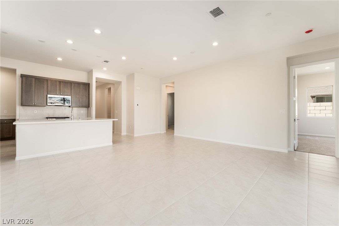 650 Ambridge Drive — photo 3 of 8