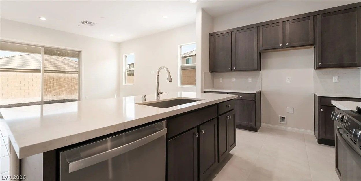 650 Ambridge Drive — photo 4 of 8