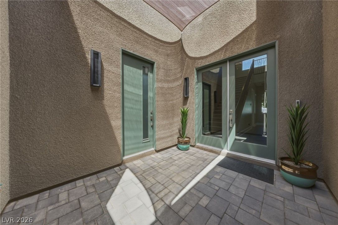 302 Shaded Canyon Drive — photo 2