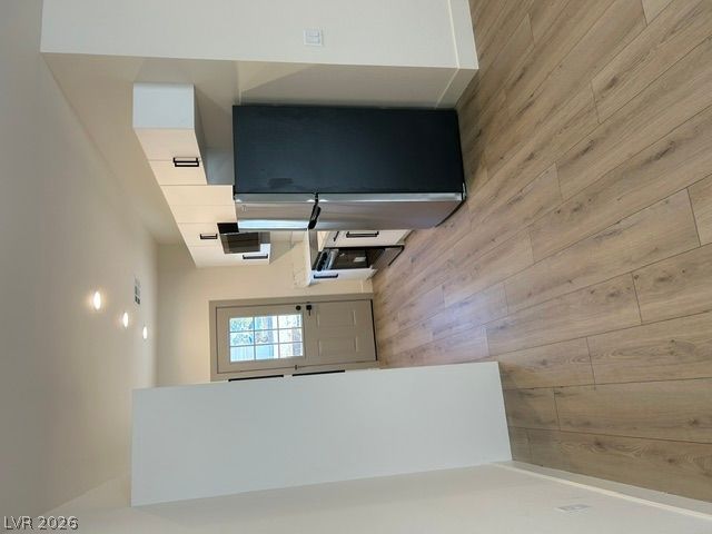 1060 Hall Avenue 2 — photo 4 of 17