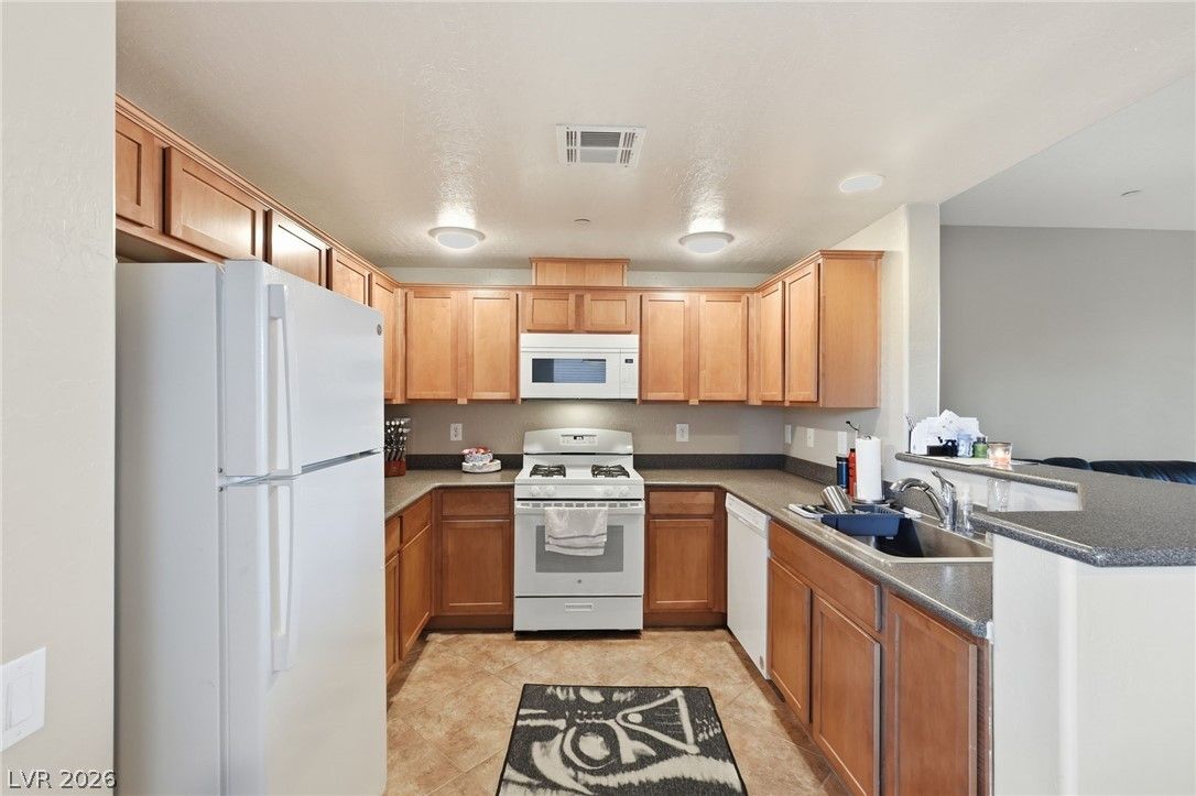 6868 Sky Pointe Drive 1073 — photo 2