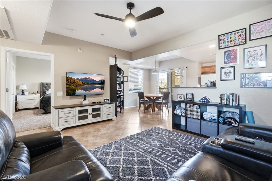 6868 Sky Pointe Drive 1073 — photo 4