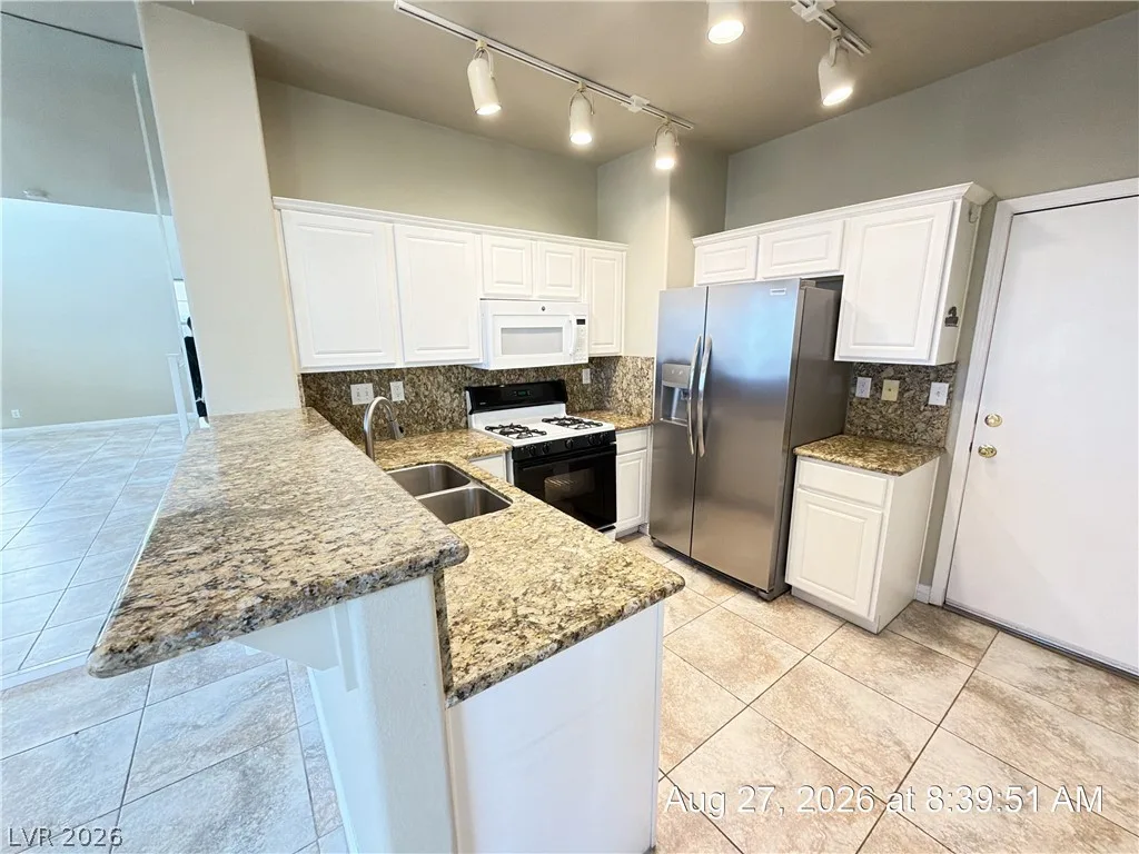 638 SOLITUDE POINT Avenue — photo 4