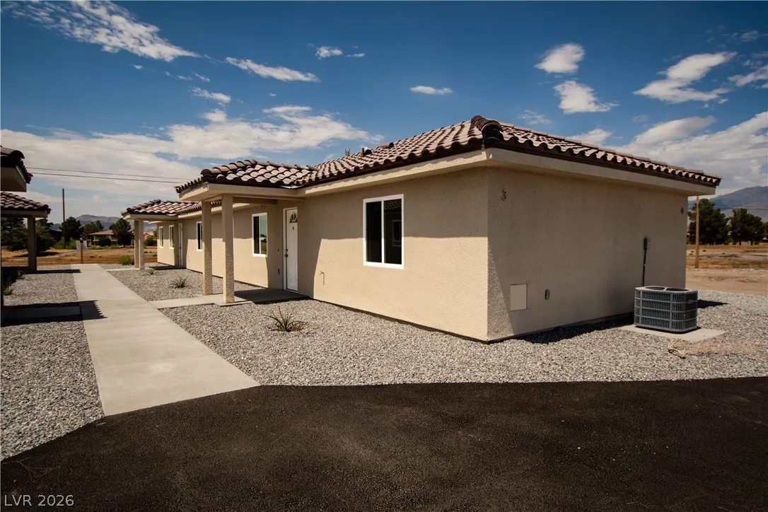 660 San Lorenzo Street — photo 3 of 27