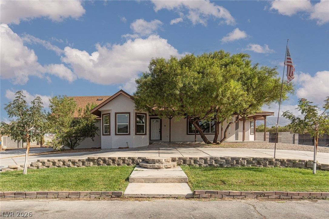 7295 North Torrey Pines Drive — photo 1