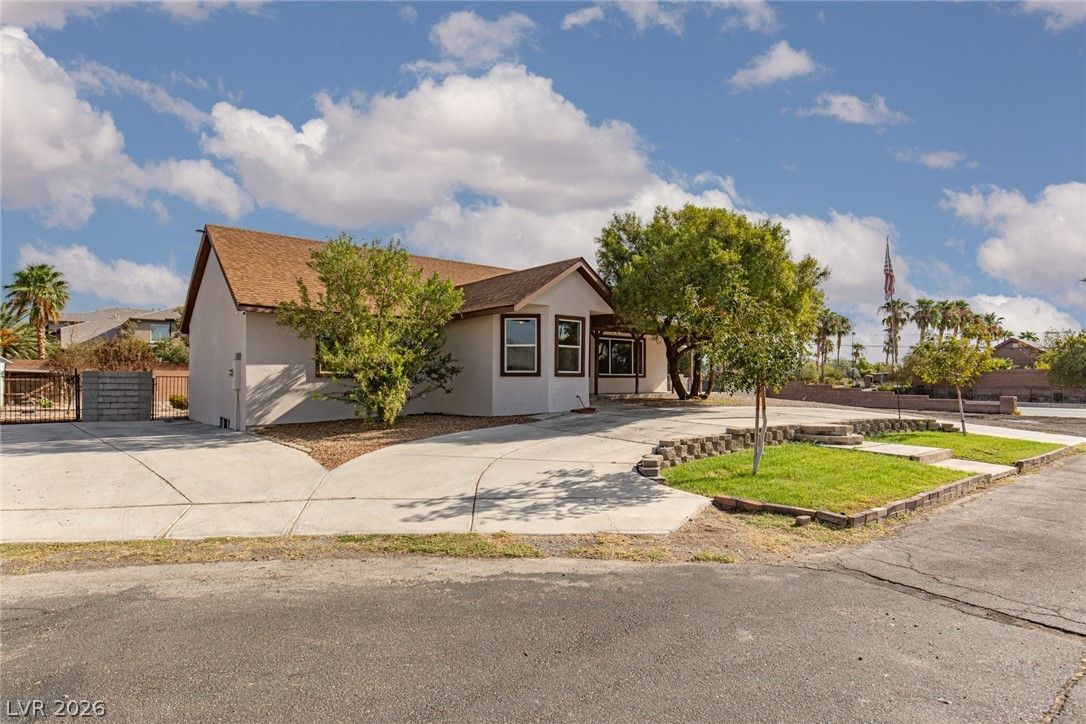 7295 North Torrey Pines Drive — photo 2