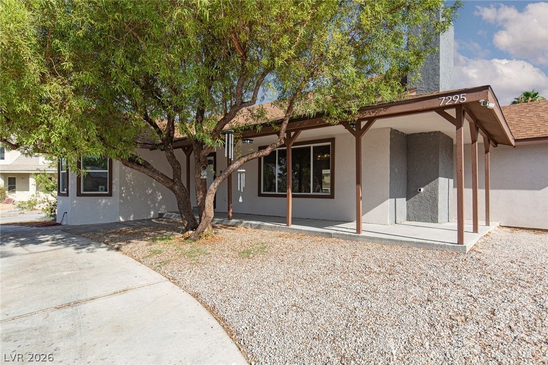 7295 North Torrey Pines Drive — photo 4