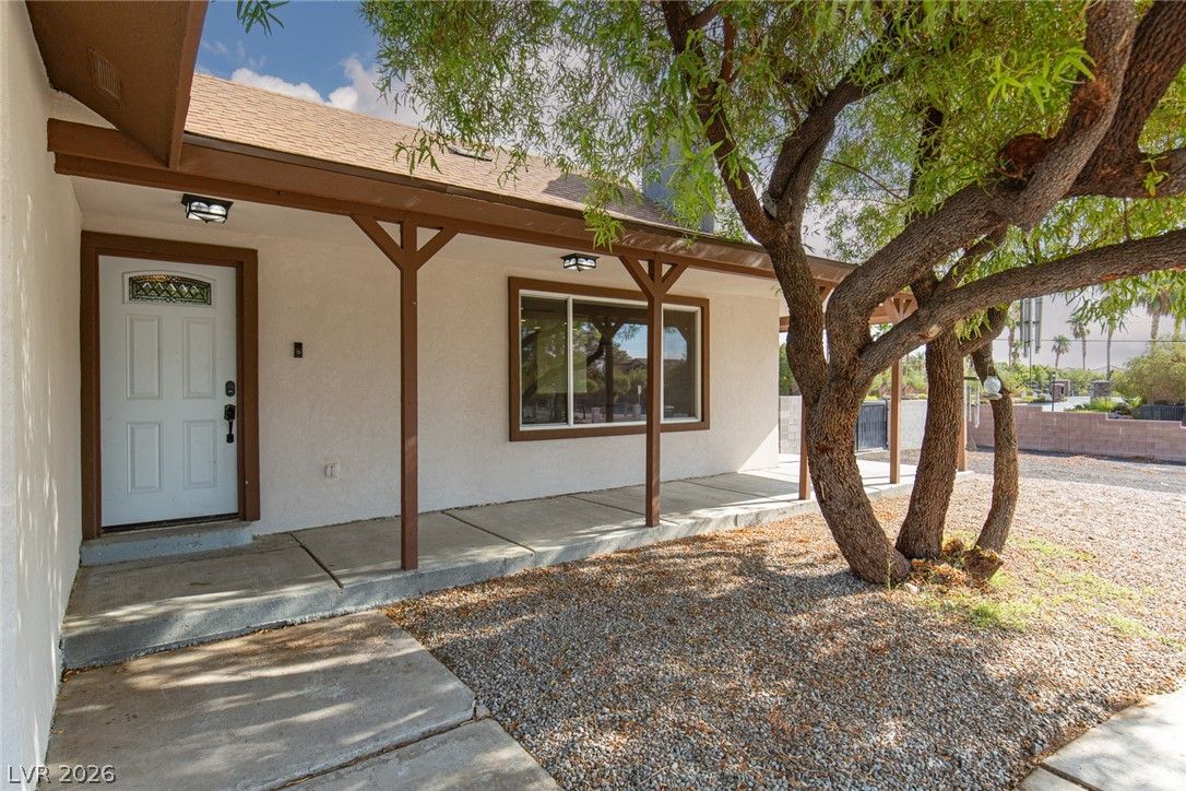 7295 North Torrey Pines Drive — photo 5