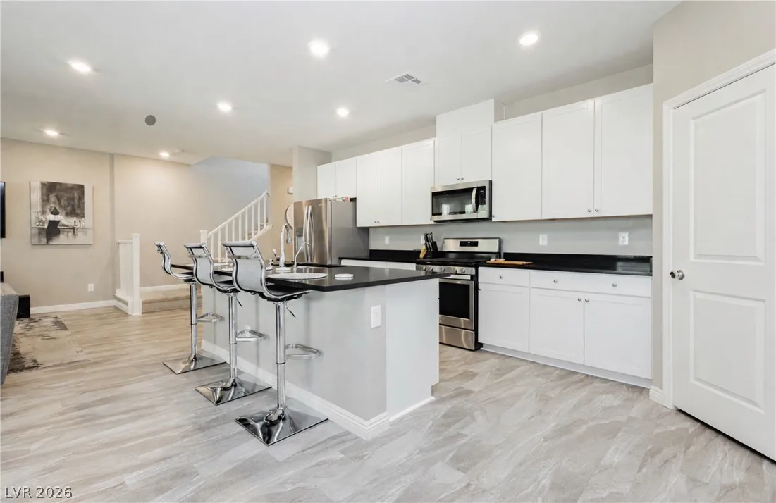 882 Cherry Glen Place — photo 4