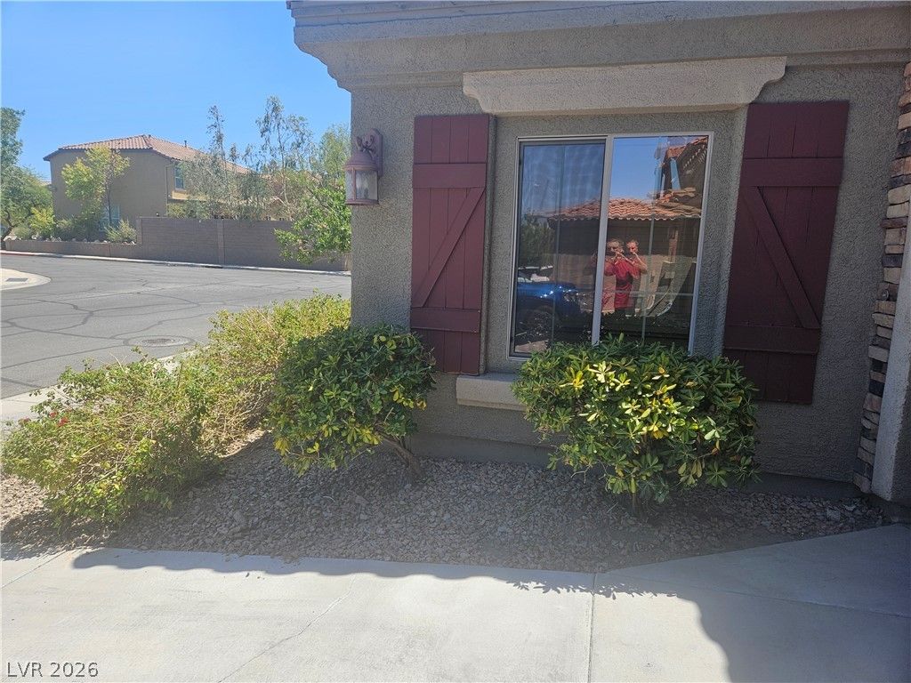 230 Valerian Street — photo 4 of 24