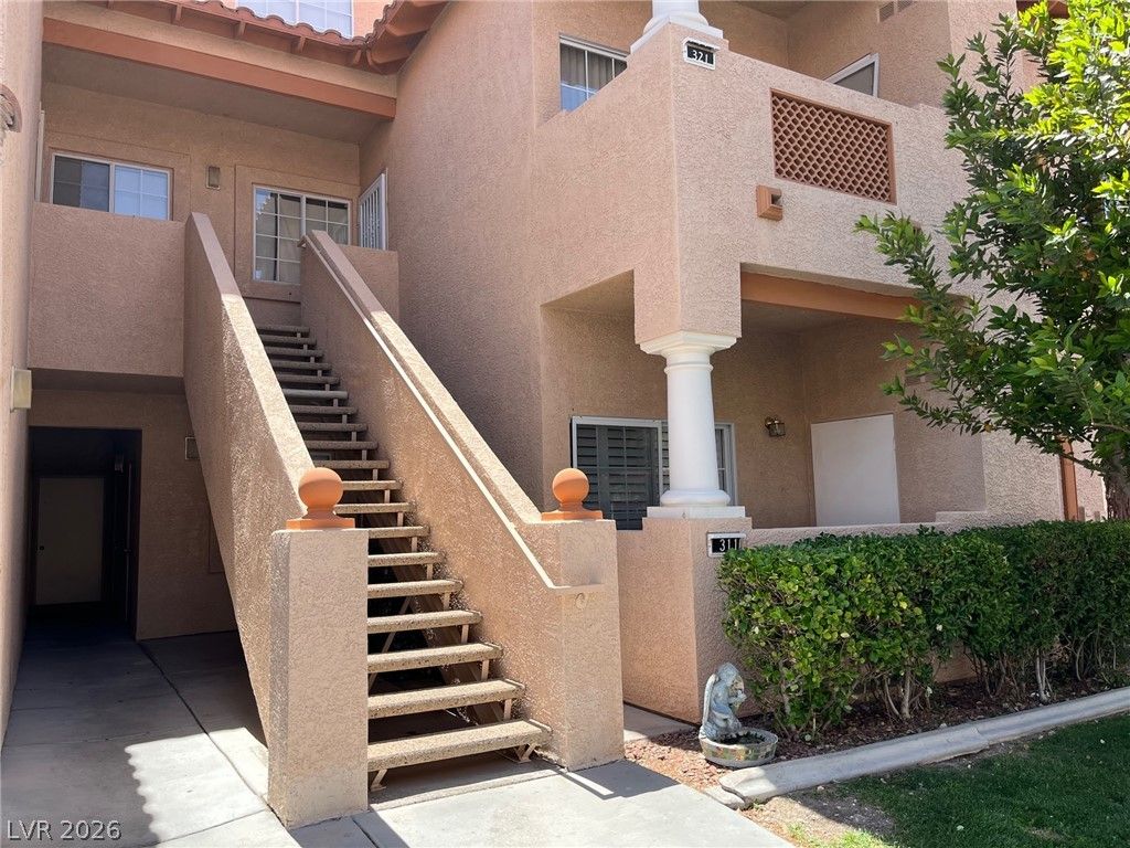 2925 Wigwam Parkway 311 — photo 1