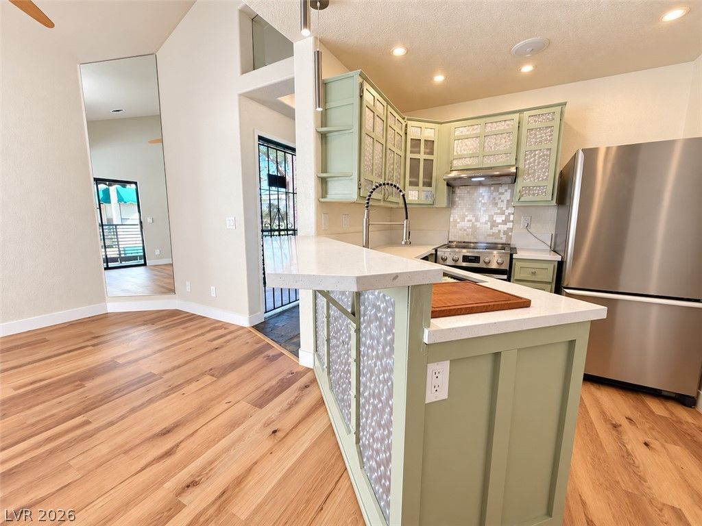440 Elm Drive 204 — photo 2 of 35