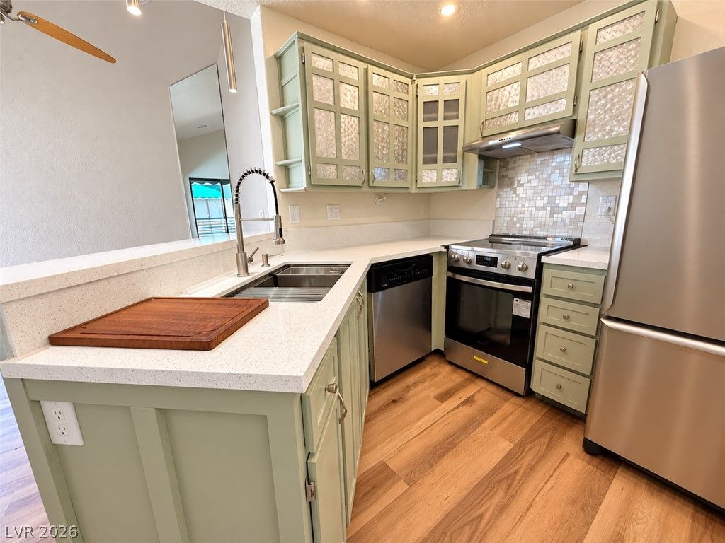 440 Elm Drive 204 — photo 3 of 35
