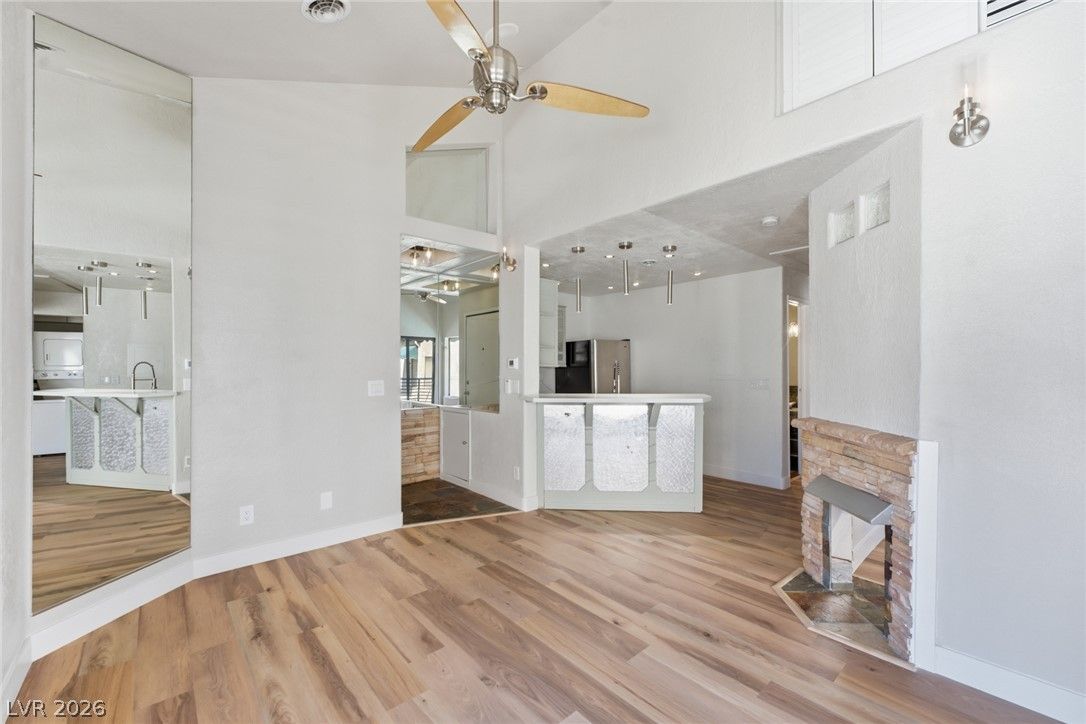 440 Elm Drive 204 — photo 4 of 35
