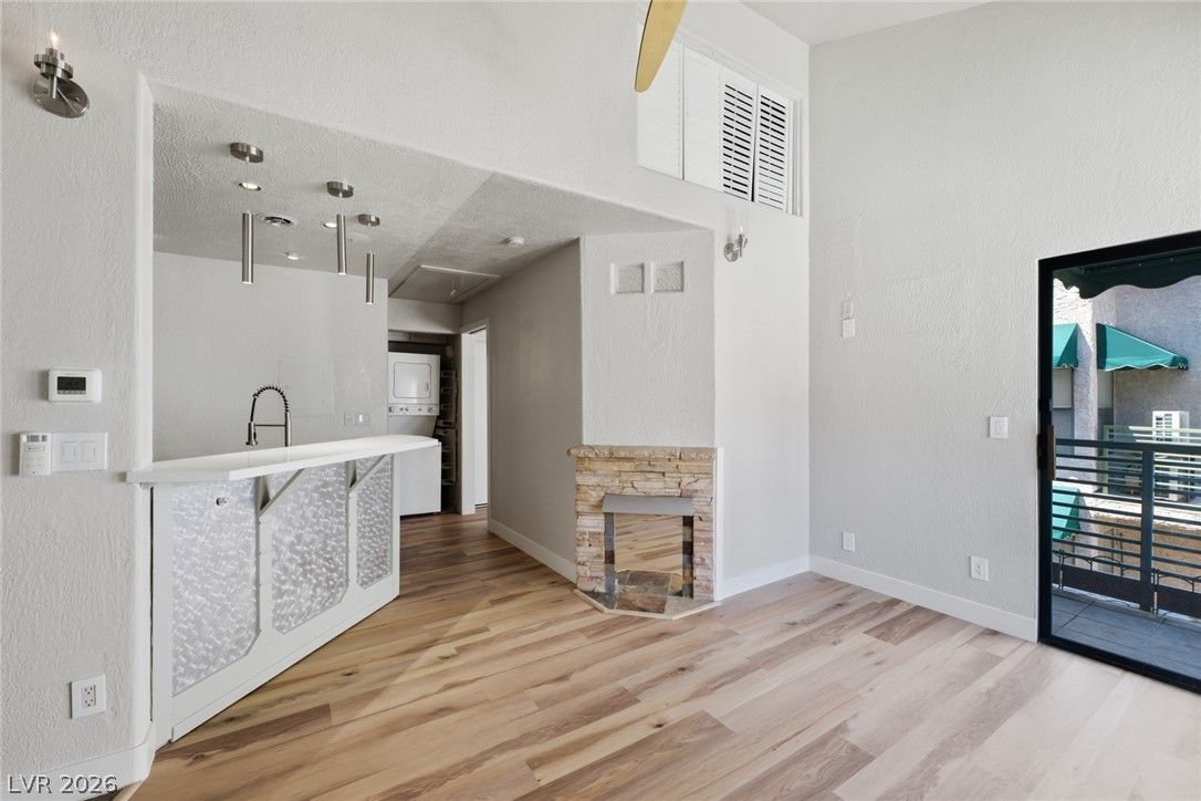 440 Elm Drive 204 — photo 5 of 35