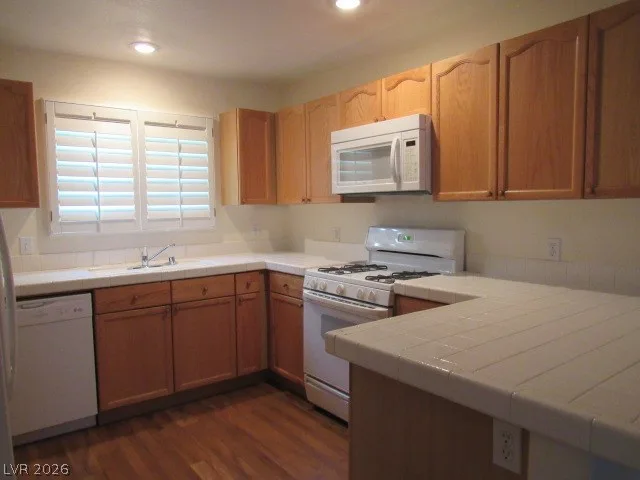 401 AMBER PINE Street 206 — photo 2
