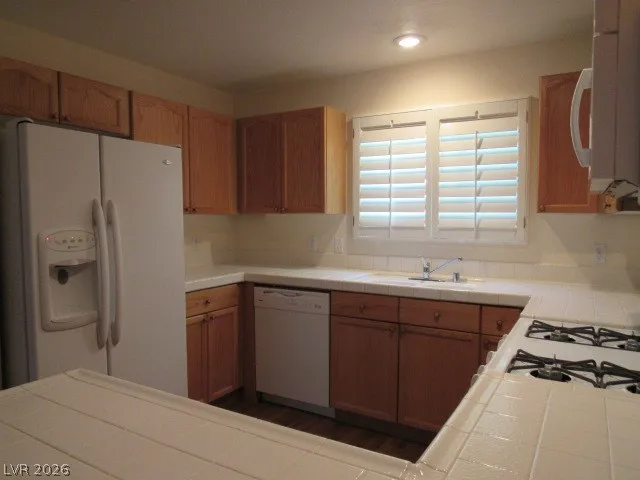 401 AMBER PINE Street 206 — photo 3