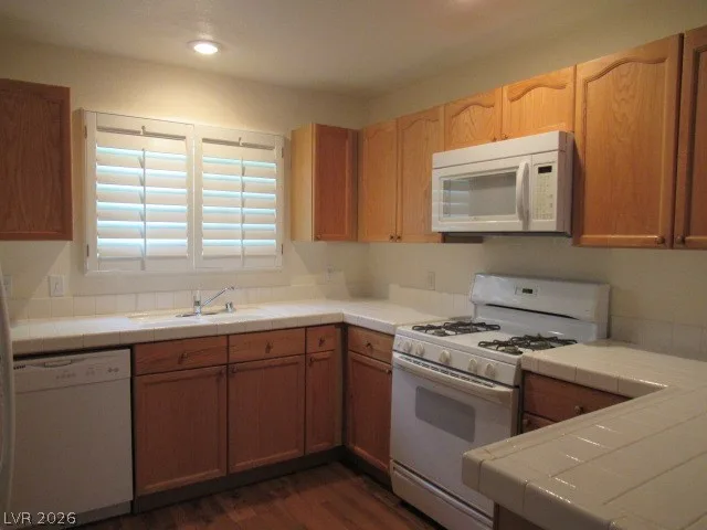 401 AMBER PINE Street 206 — photo 4