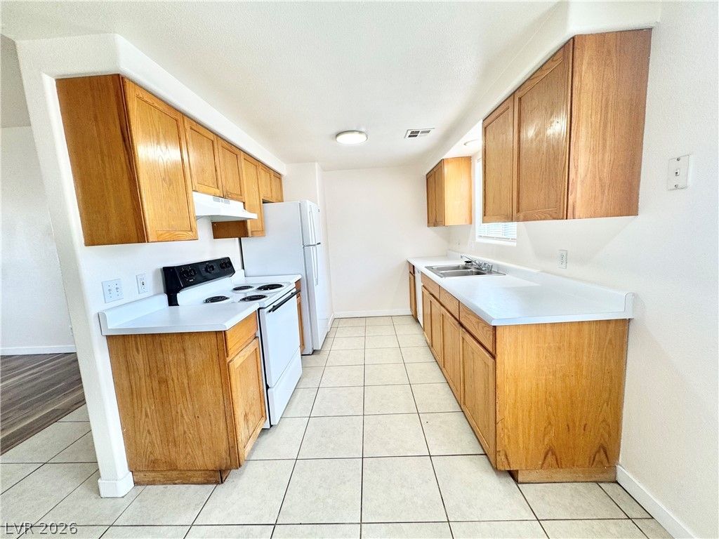 1827 East CALVADA 1 — photo 5 of 12