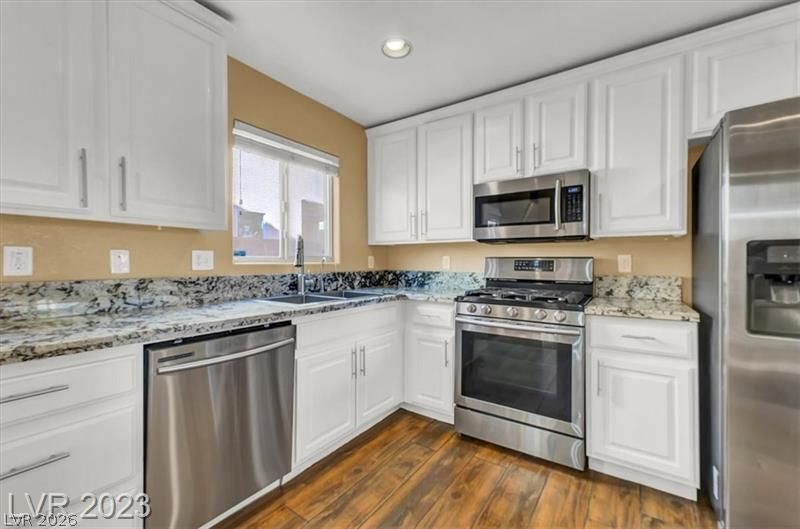 6870 Graceful Cloud Avenue — photo 3