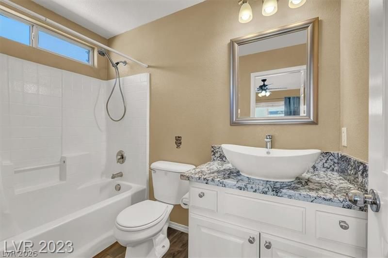 6870 Graceful Cloud Avenue — photo 5