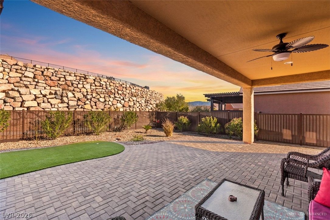 988 Majestic View — photo 1
