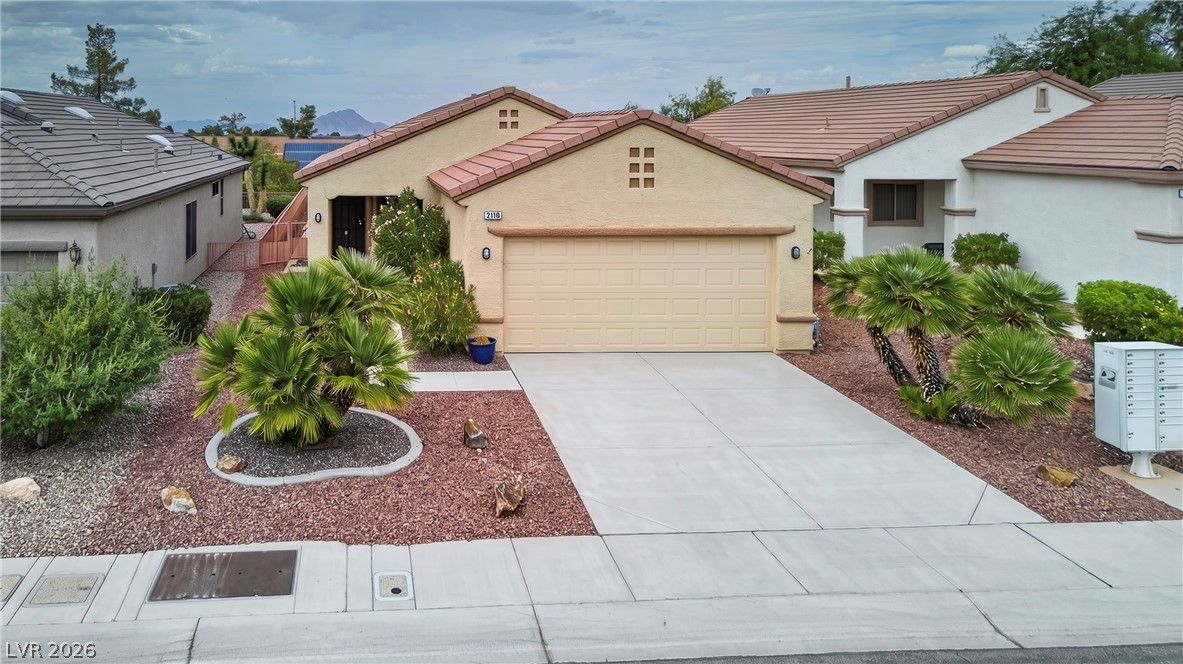 2118 Desert Woods Drive — photo 1